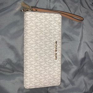 Micheal Kors women’s wallet